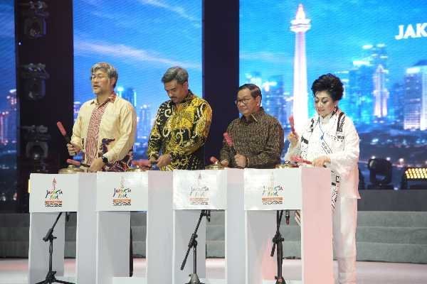 pramono-buka-ikon-perayaan-hut-jakarta:-targetkan-nilai-transaksi-rp-8-t-di-jakarta-fair-2026 pramono-buka-ikon-perayaan-hut-jakarta:-targetkan-nilai-transaksi-rp-8-t-di-jakarta-fair-2026